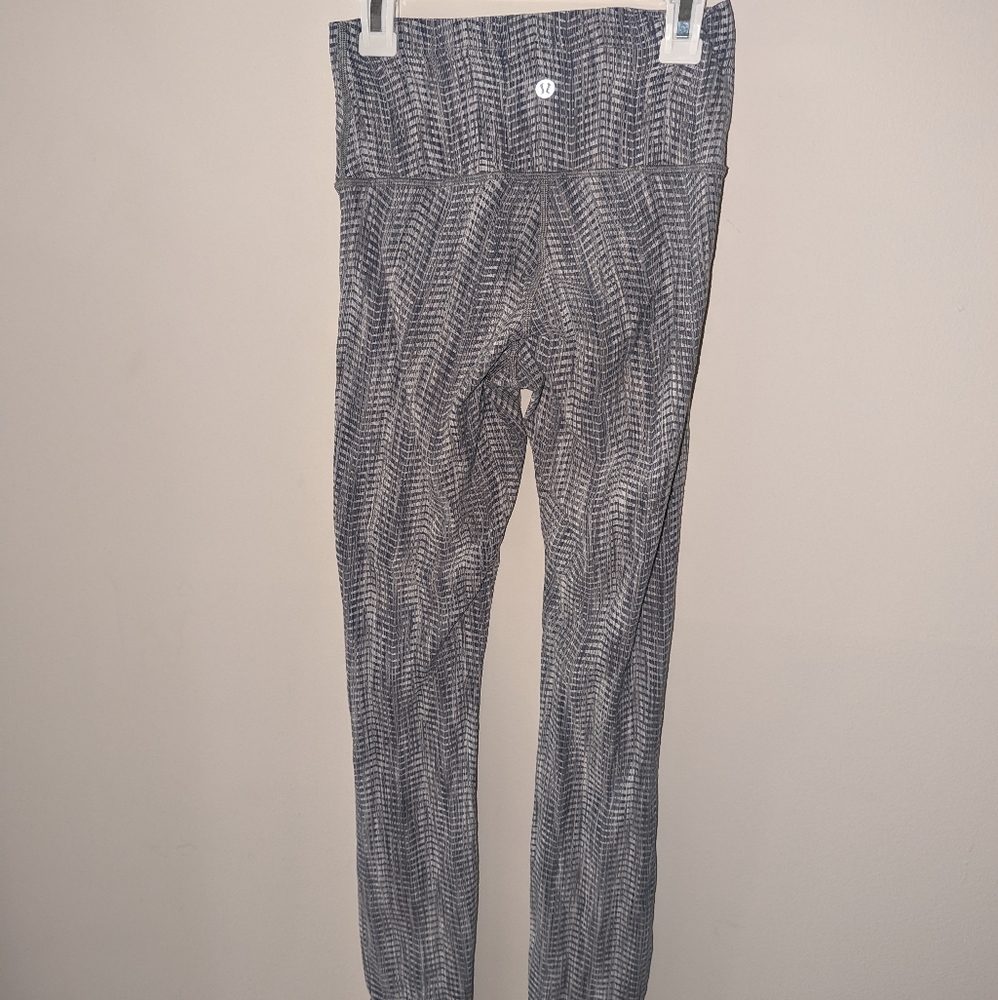 Lululemon Size 4 Leggings, Excellent Condition